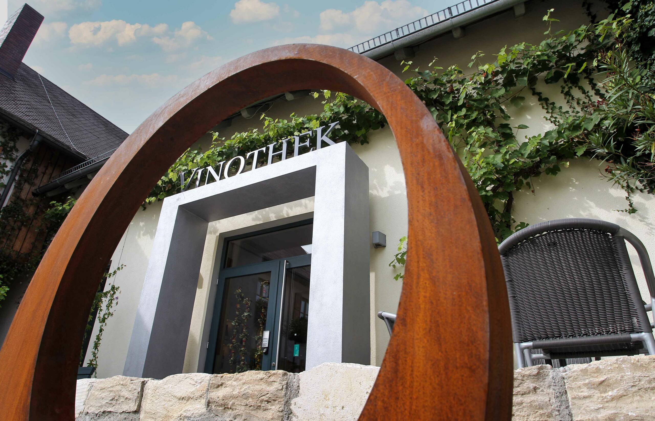 “Hervorragendes Weingut” – Eichelmann 2021